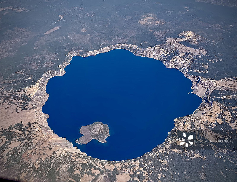 俄勒冈州火山口湖航拍图片素材