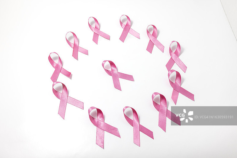 呈圆形排列的癌症丝带图片素材
