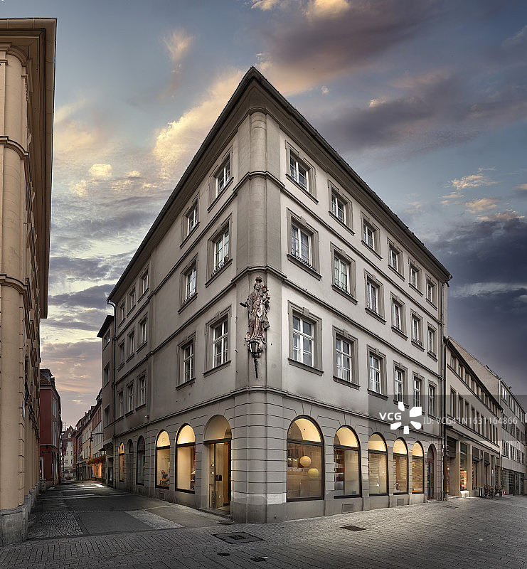 德国维尔茨堡历史Old城区的步行街图片素材