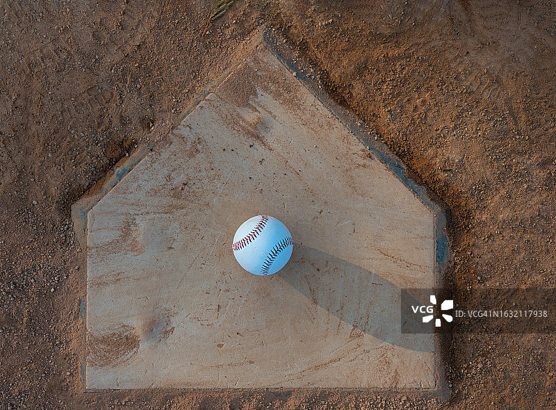 本垒上的棒球图片素材