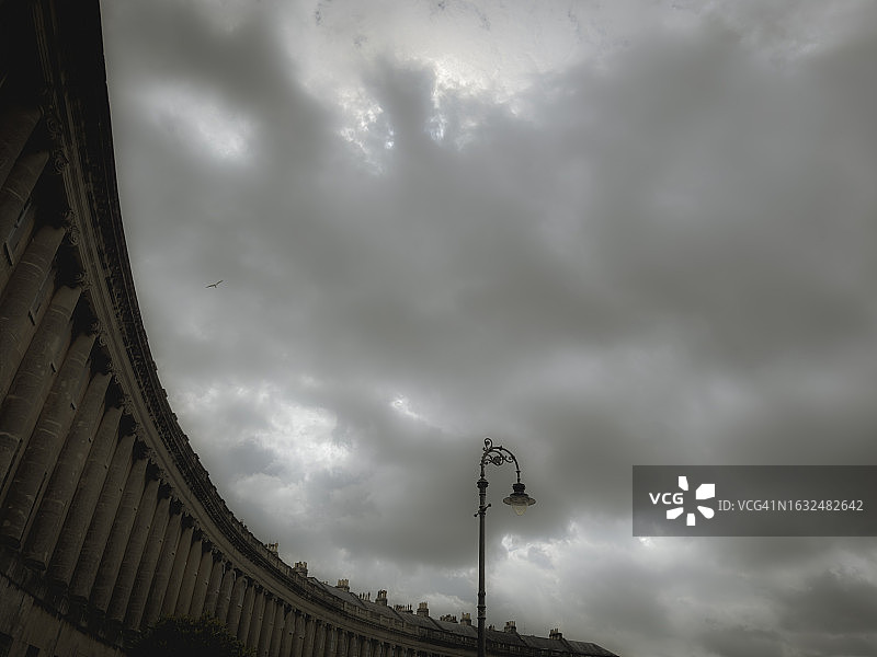 路灯和皇家新月楼图片素材