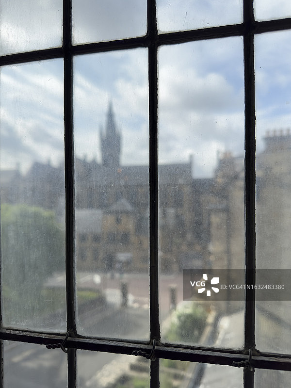 透过窗户看格拉斯哥大学图片素材