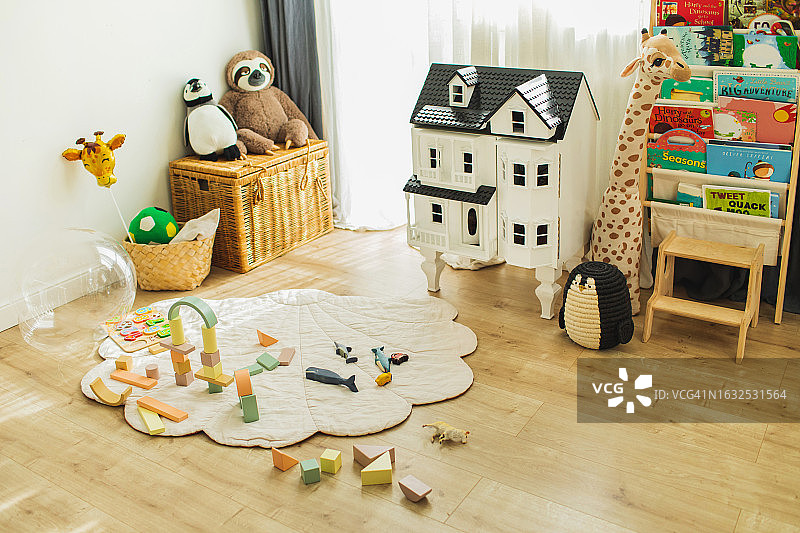 儿童房、幼儿园或儿童发展中心的早期开发和环保益智玩具图片素材