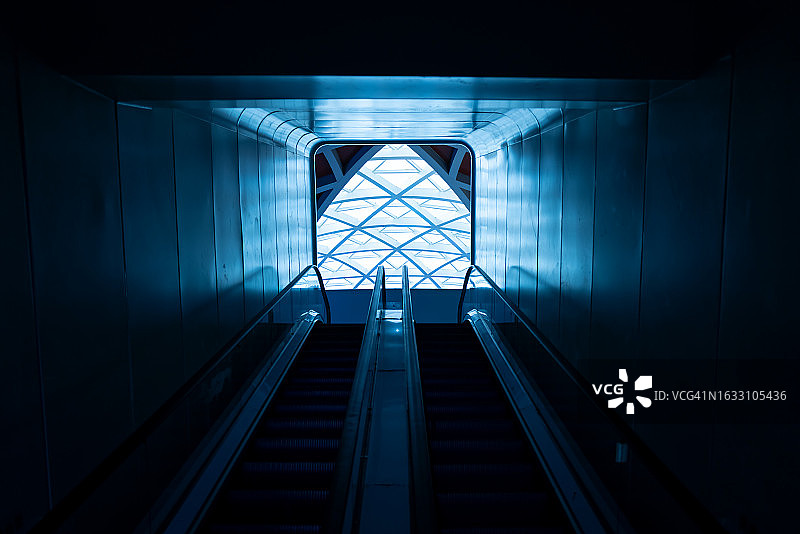 电梯内的光线图片素材