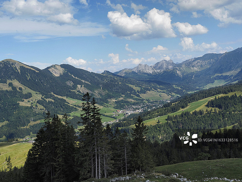 恩特勒布赫联合国教科文组织生物圈保护区Schrattenfluh的Mariental和Sörenberg景观图片素材