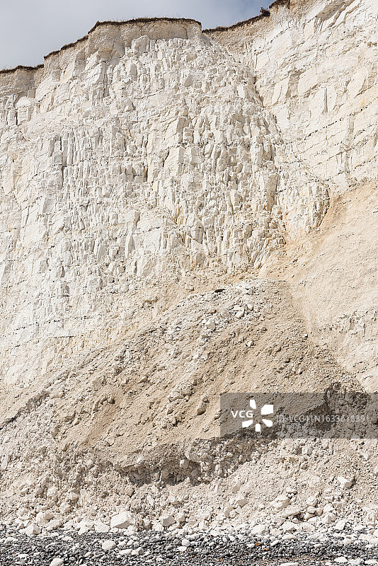 英国东萨塞克斯郡比奇角的海滩岩石碎屑图片素材