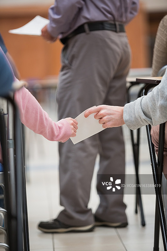 学生在考试中作弊图片素材