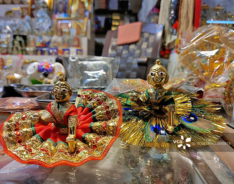 克里希纳神的两尊雕像图片素材