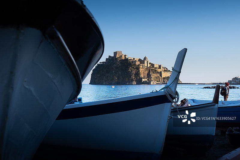 那不勒斯的伊斯基亚岛和普罗奇达岛徒步旅行。坎帕尼亚地区，意大利图片素材