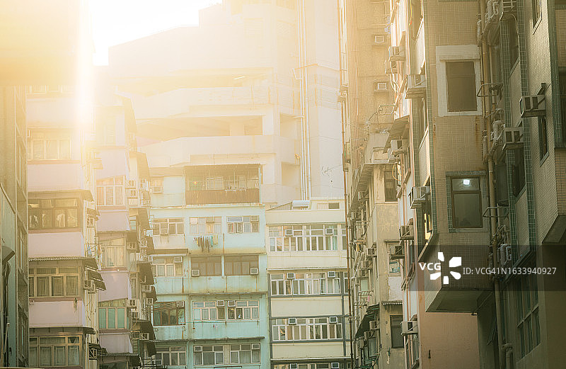 拥挤的香港居民楼图片素材