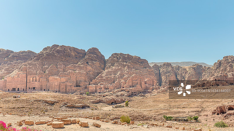 约旦佩特拉皇家陵墓图片素材