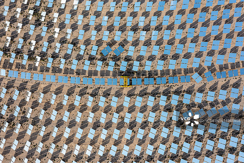 太阳能定日镜清洁车图片素材