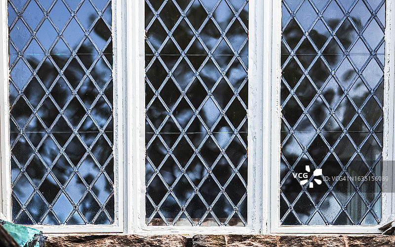 都铎住宅的铅玻璃窗图片素材