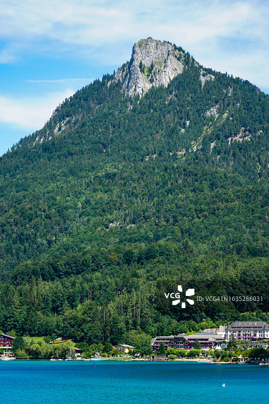 奥地利萨尔茨堡附近的富施尔湖夏季景色图片素材