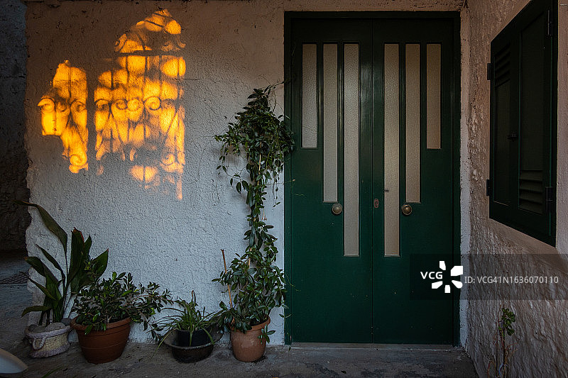 那不勒斯的伊斯基亚岛和普罗奇达岛徒步旅行。坎帕尼亚地区，意大利图片素材