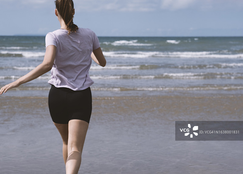 奔向大海图片素材