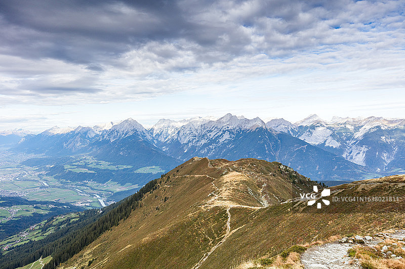 赫布斯特的山地景观图片素材