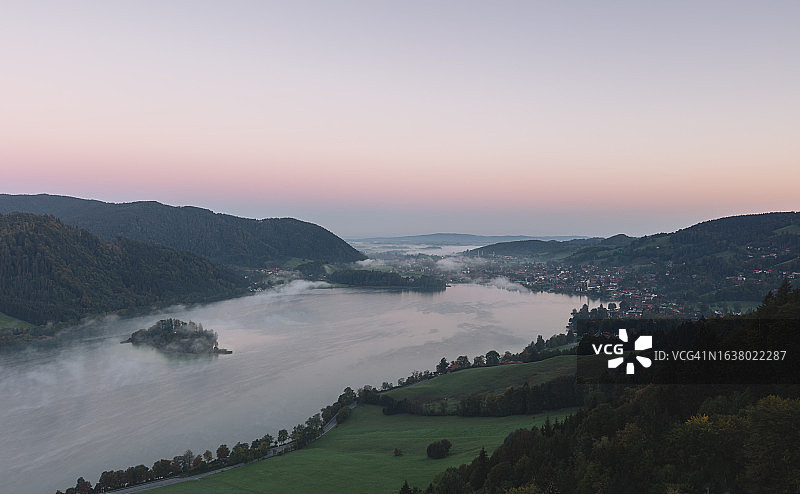 巴伐利亚阿尔卑斯山，施利尔湖图片素材