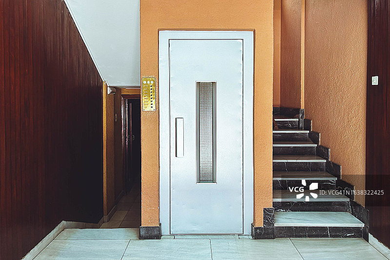 50年代电梯正面图图片素材