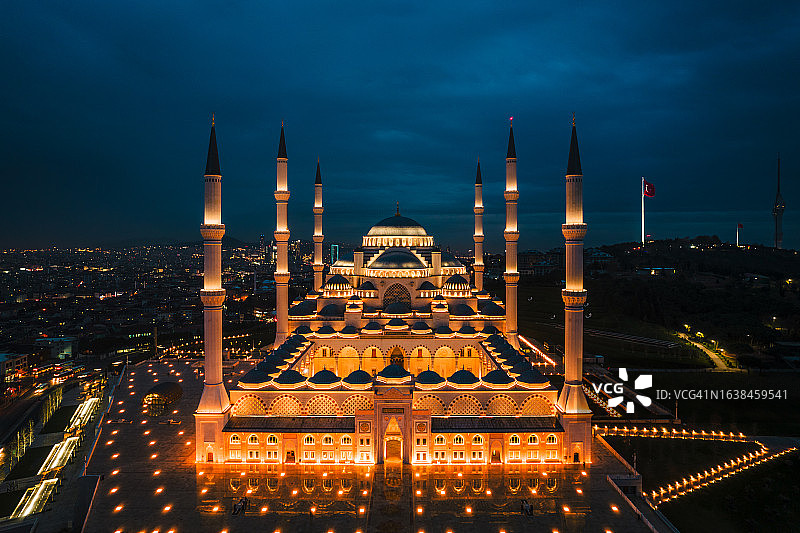 大卡姆利卡清真寺的夜景航拍图片素材
