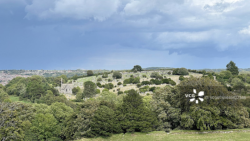 怀特岛纽波特公墓，从卡里斯布鲁克城堡眺望图片素材