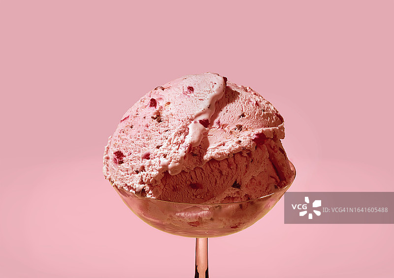 草莓冰淇淋图片素材