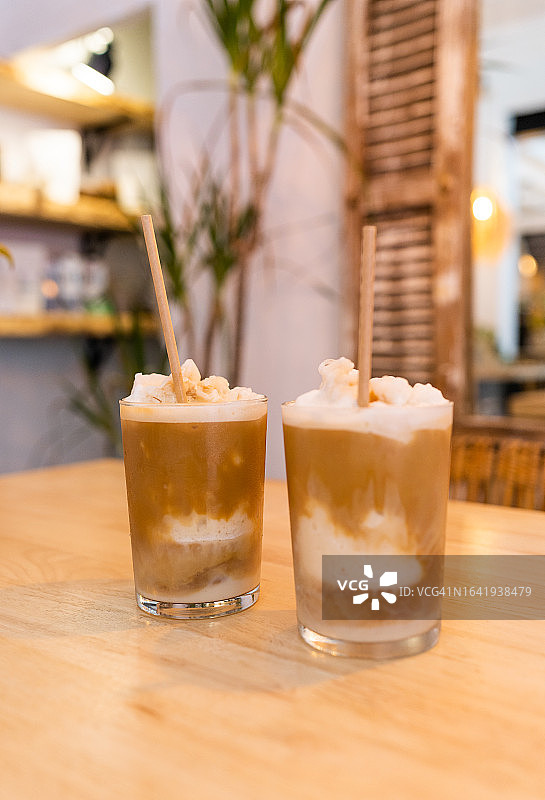 配吸管的冰镇星冰乐图片素材