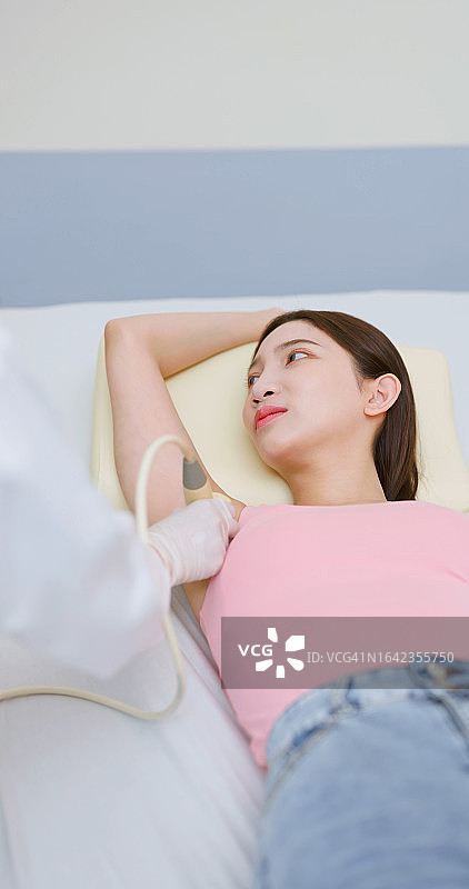 女性淋巴超声检查图片素材