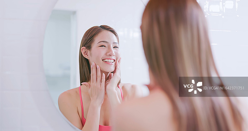 拥有健康皮肤的女人图片素材