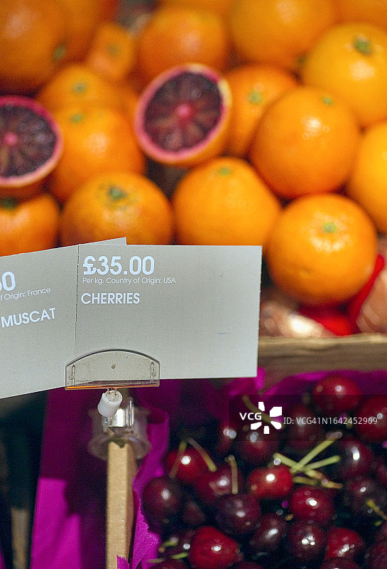 待售樱桃，每公斤35英镑图片素材