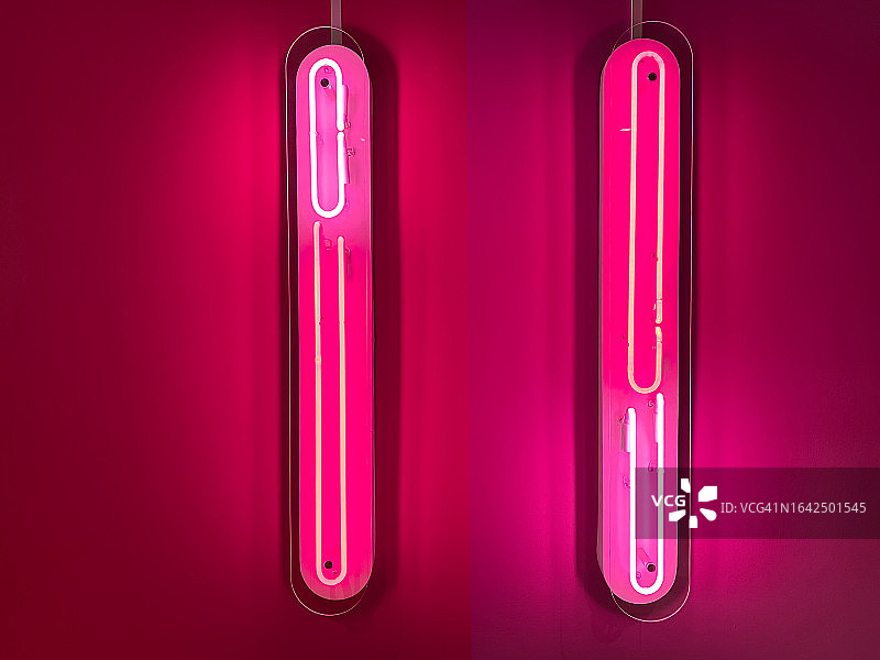 2023年度流行色：万岁洋红霓虹灯墙面装饰图片素材