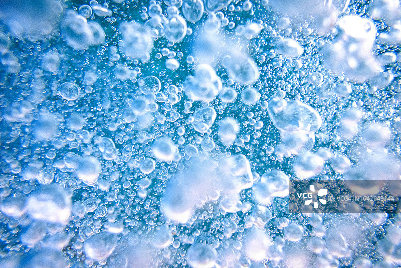 海中的气泡图片素材