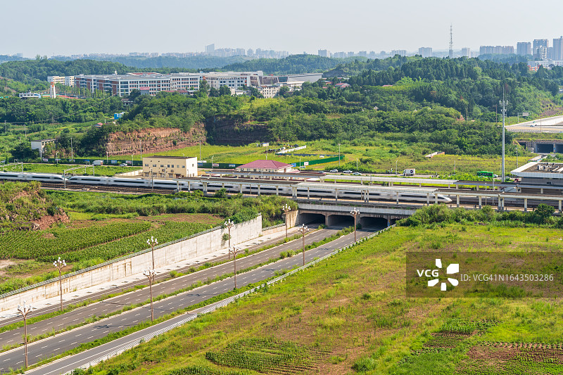 夏季乡村高速铁路图片素材