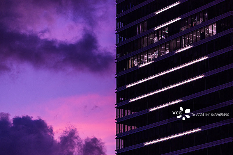 金融办公楼黄昏特写图片素材