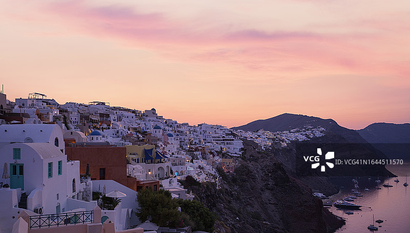 圣托里尼伊亚小镇的黎明图片素材