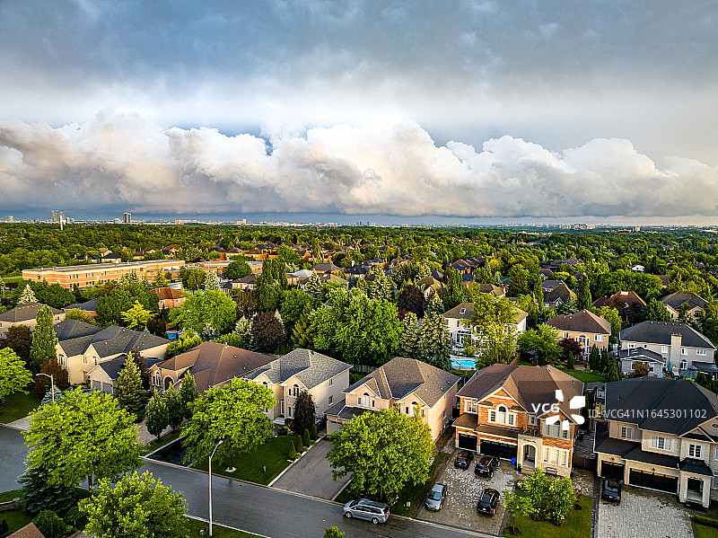 加拿大伍德布里奇卢瑟福路和伊斯灵顿大道的博伊德街区图片素材