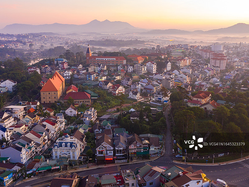 林同省大叻市晨曦航拍照片图片素材