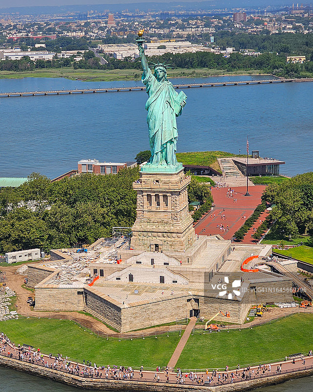 航拍自由女神像图片素材