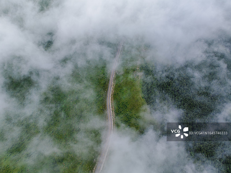蜿蜒山路航拍图片素材