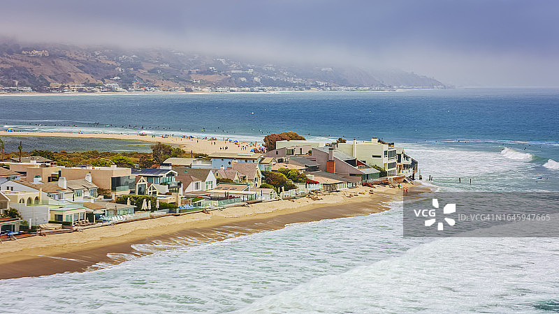 平房和海岸线景观图片素材