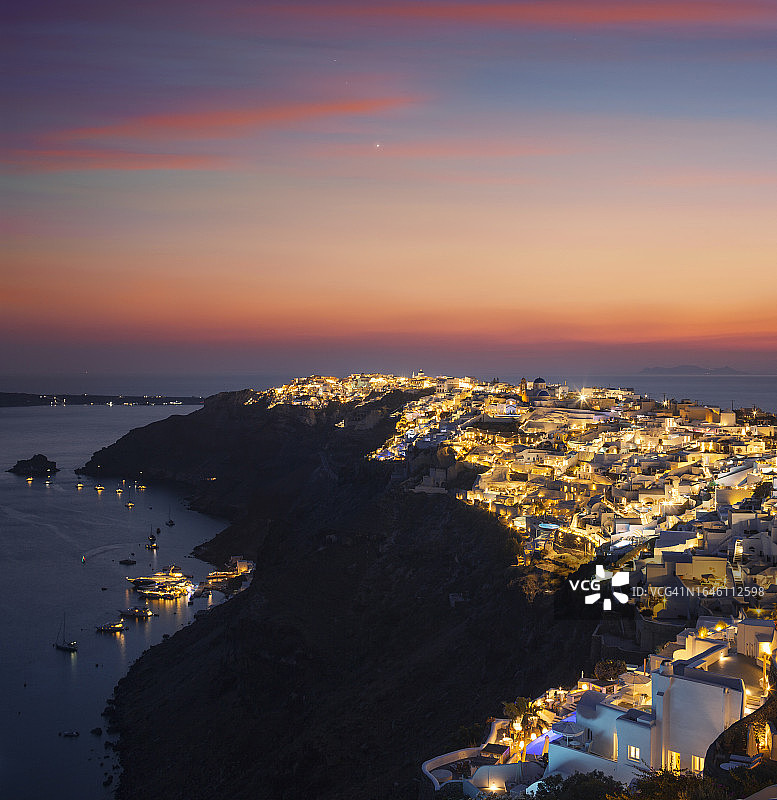 圣托里尼岛黄昏时的伊亚村图片素材