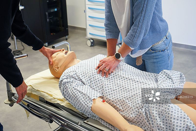 紧急程序和护理培训图片素材