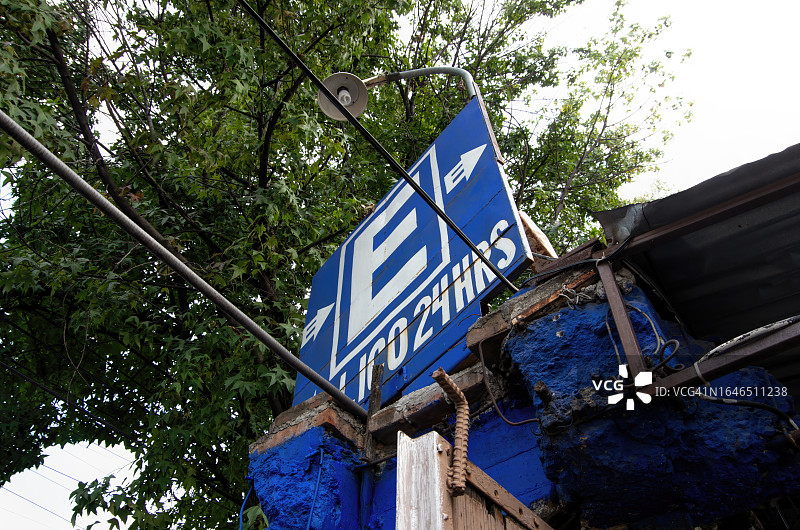 西班牙语24小时公共停车场指示牌图片素材