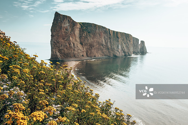 魁北克佩尔塞悬崖海岸线风光图片素材