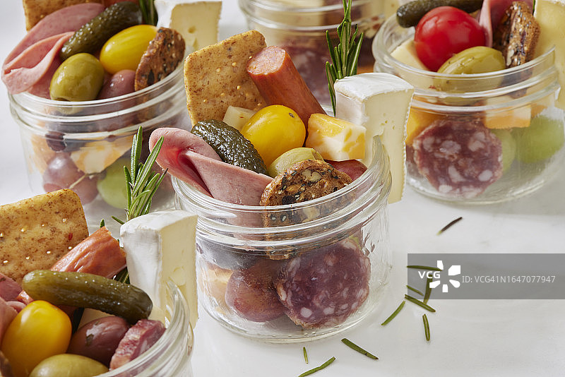 罐装熟食拼盘图片素材