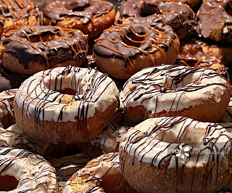 蜜汁甜甜圈图片素材