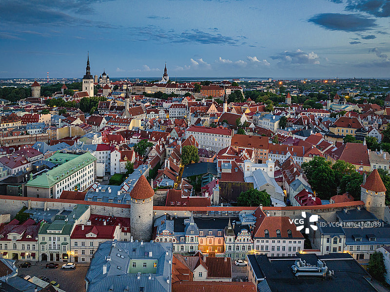 爱沙尼亚塔林老城日落航拍图片素材