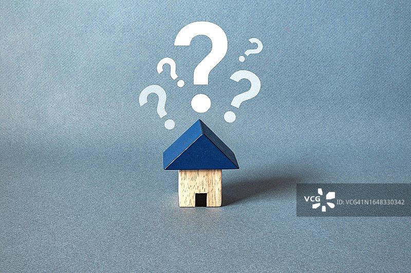 带有问号的房屋模型，房屋建筑问题图片素材