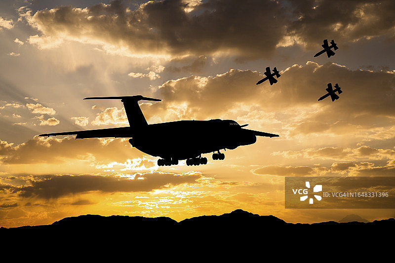 无人机袭击空中运输机图片素材