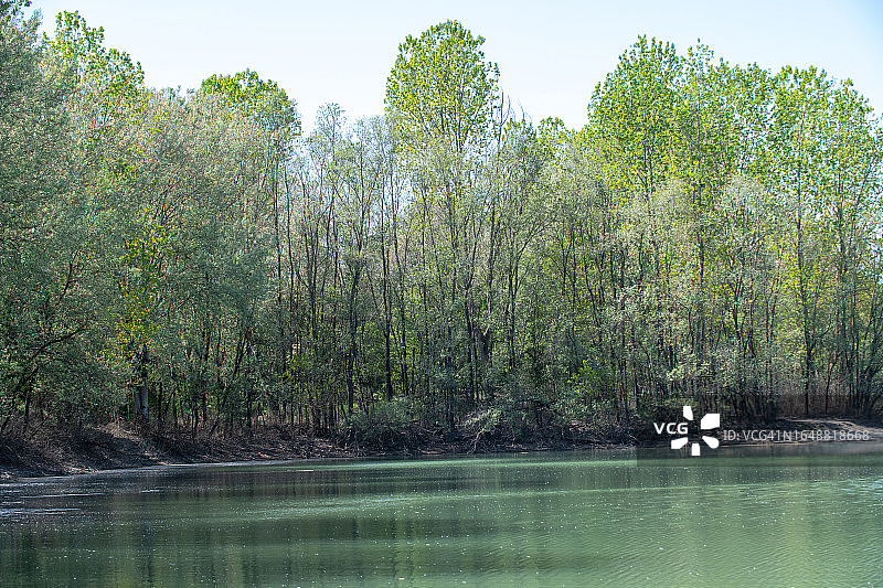 贾罗拉岛公园，皮亚琴察，意大利图片素材